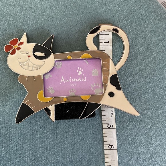 Small  Metal  Cat Picture Frame  . Glass Front. Fits Small Picture 3x2 Inches. - Picture 9 of 9
